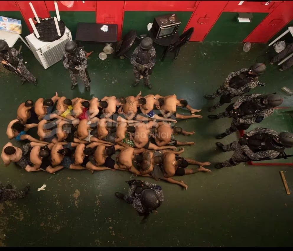 En Santa Fe, hicieron una requisa a lo Bukele en una prisión