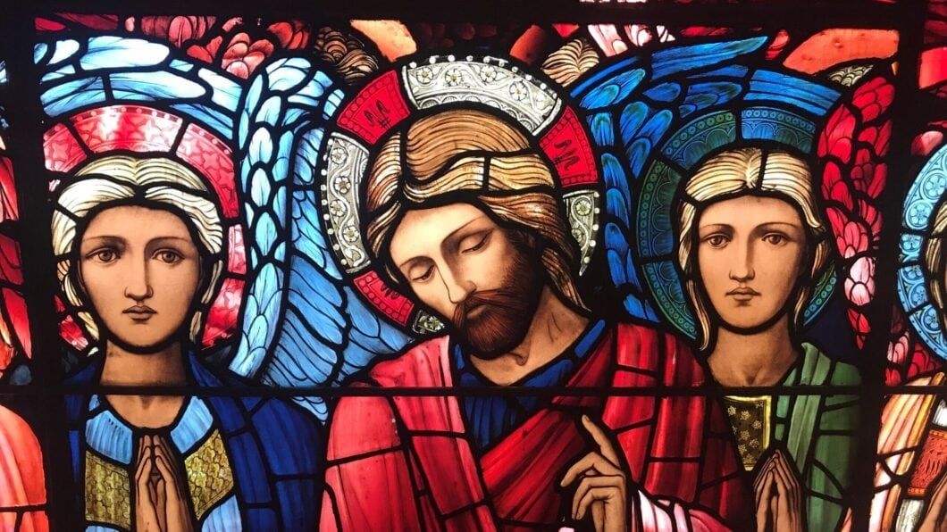 "Jesús se presentó de nuevo en medio de ellos y les dijo: “La paz esté con ustedes”. 