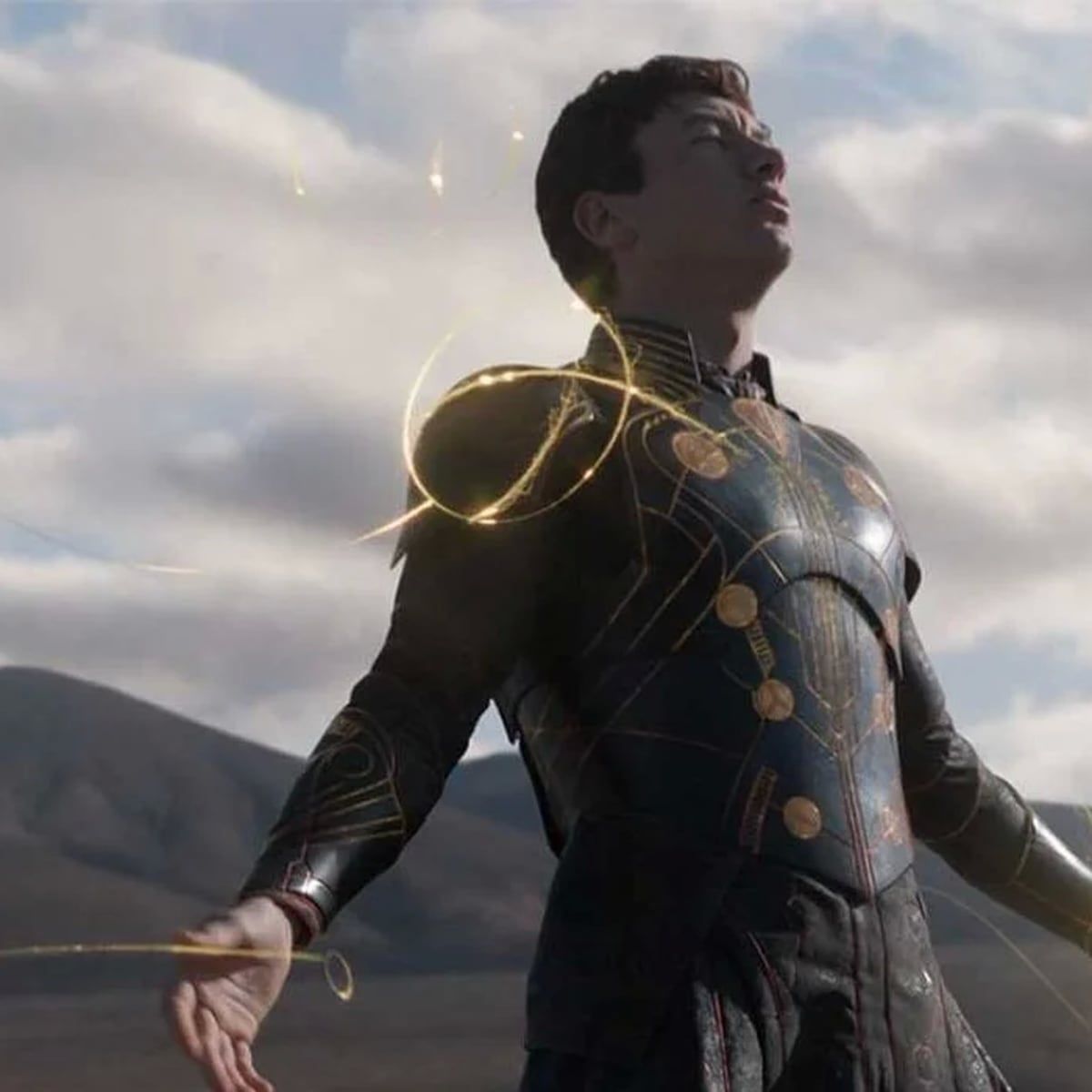 Los Eternos son seres que vivieron por más de 7000 años en la tierra, protegiéndolas de los desviantes.