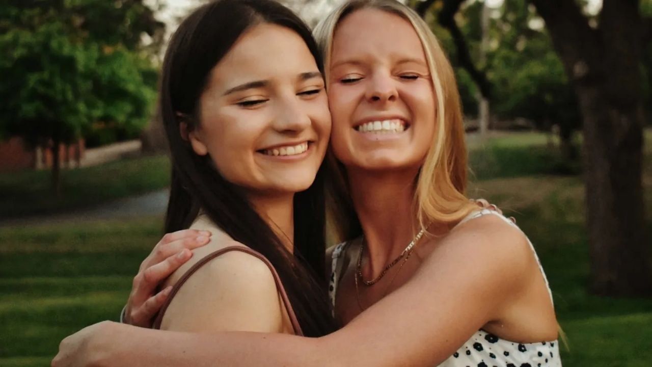 Acompañar la interpretación y el abordaje de las emociones resulta mucho más enriquecedor y sanador que continuar con el espiral de confusión y lectura de emociones personal.