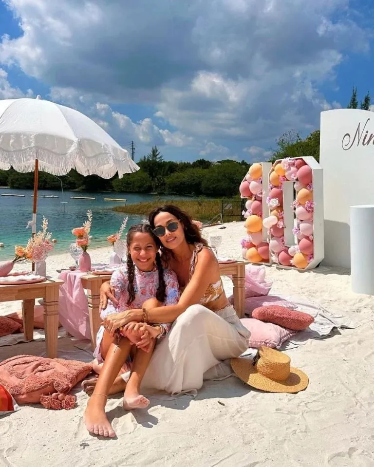 Nina, la hija de Deigo Torres y Débora Bello, cumplió 10 años