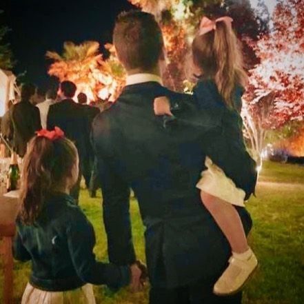 Santiago del Moro junto a sus hijas