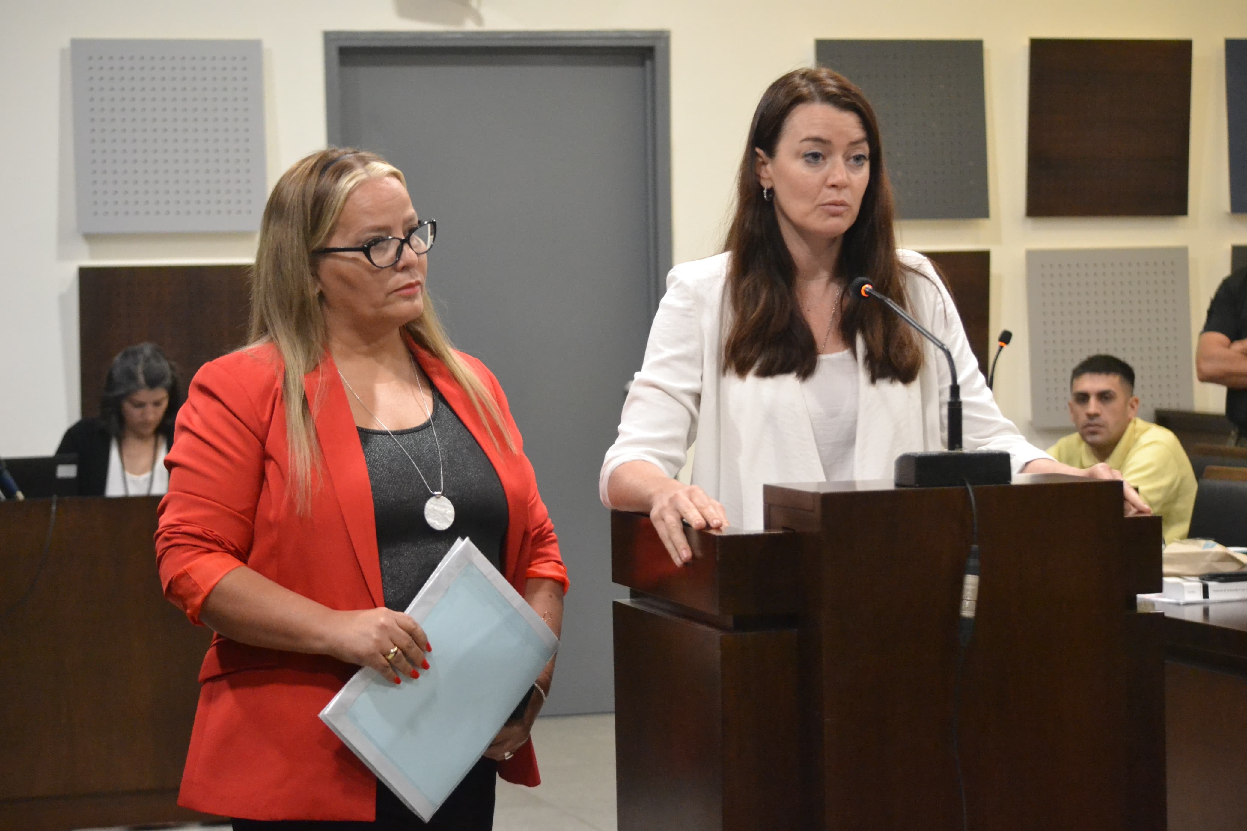 las abogadas Verónica Chaves y María Belén Idemi, defensoras de Andrés “El Fachi” Alcaraz Sosa. Gentileza Poder Judicial