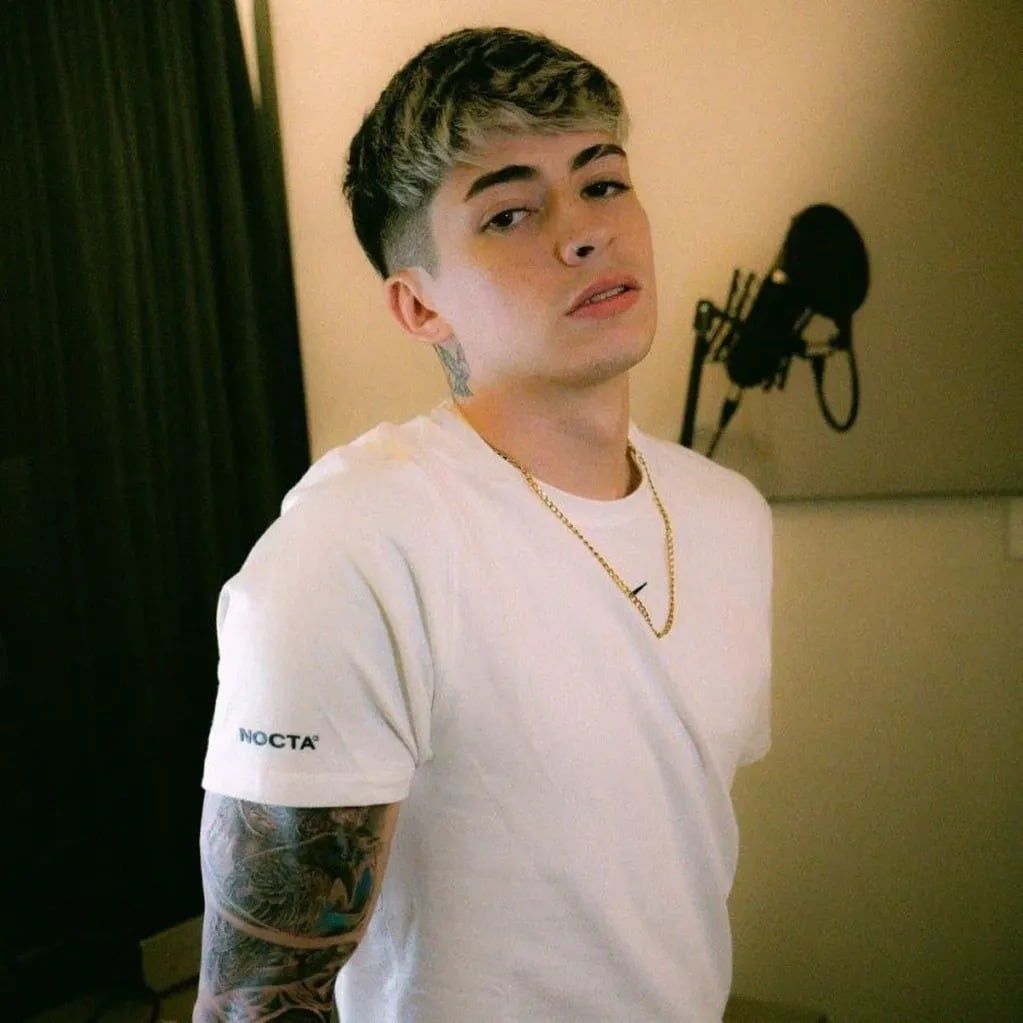 La actriz y cantante comenzó a seguir a una de las estrellas de la Copa A 0 3qm