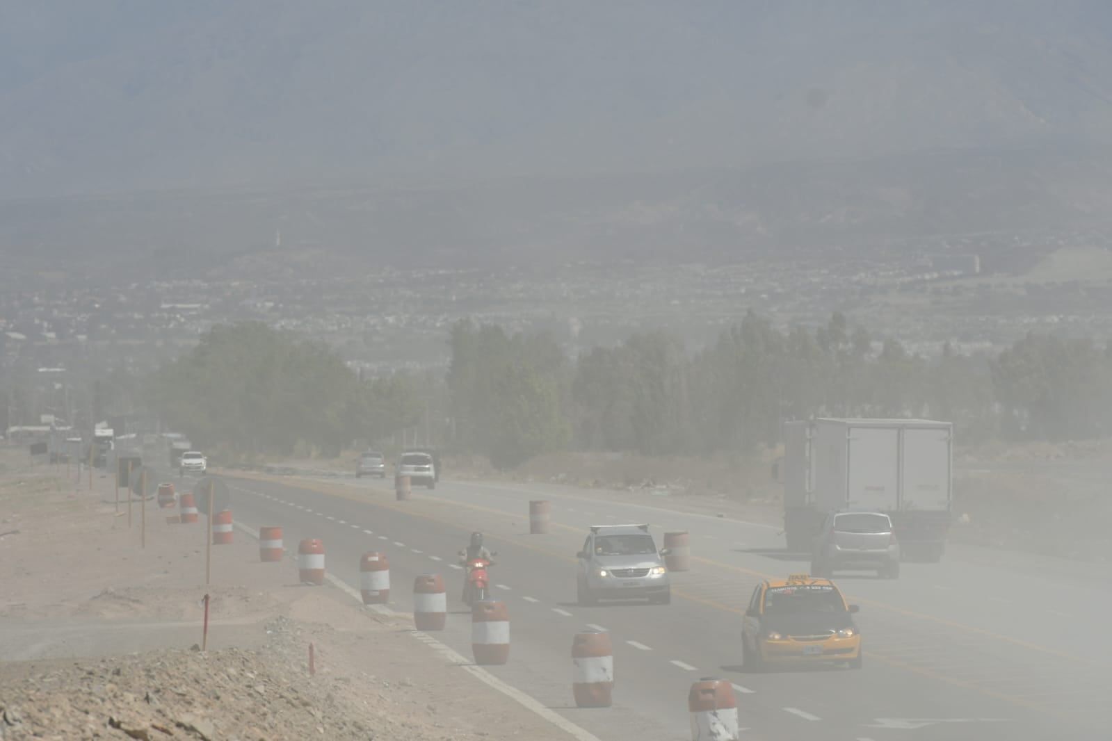 Viento Zonda en El Borbollón, Las Heras (Ignacio Blanco / Los Andes)