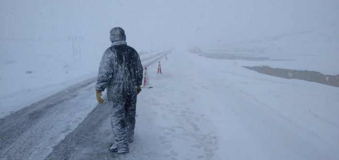 Cayó gran cantidad de nieve en Las Leñas e intensifican los trabajos para despejar el camino. / Foto: Prensa Gobierno de Mendoza