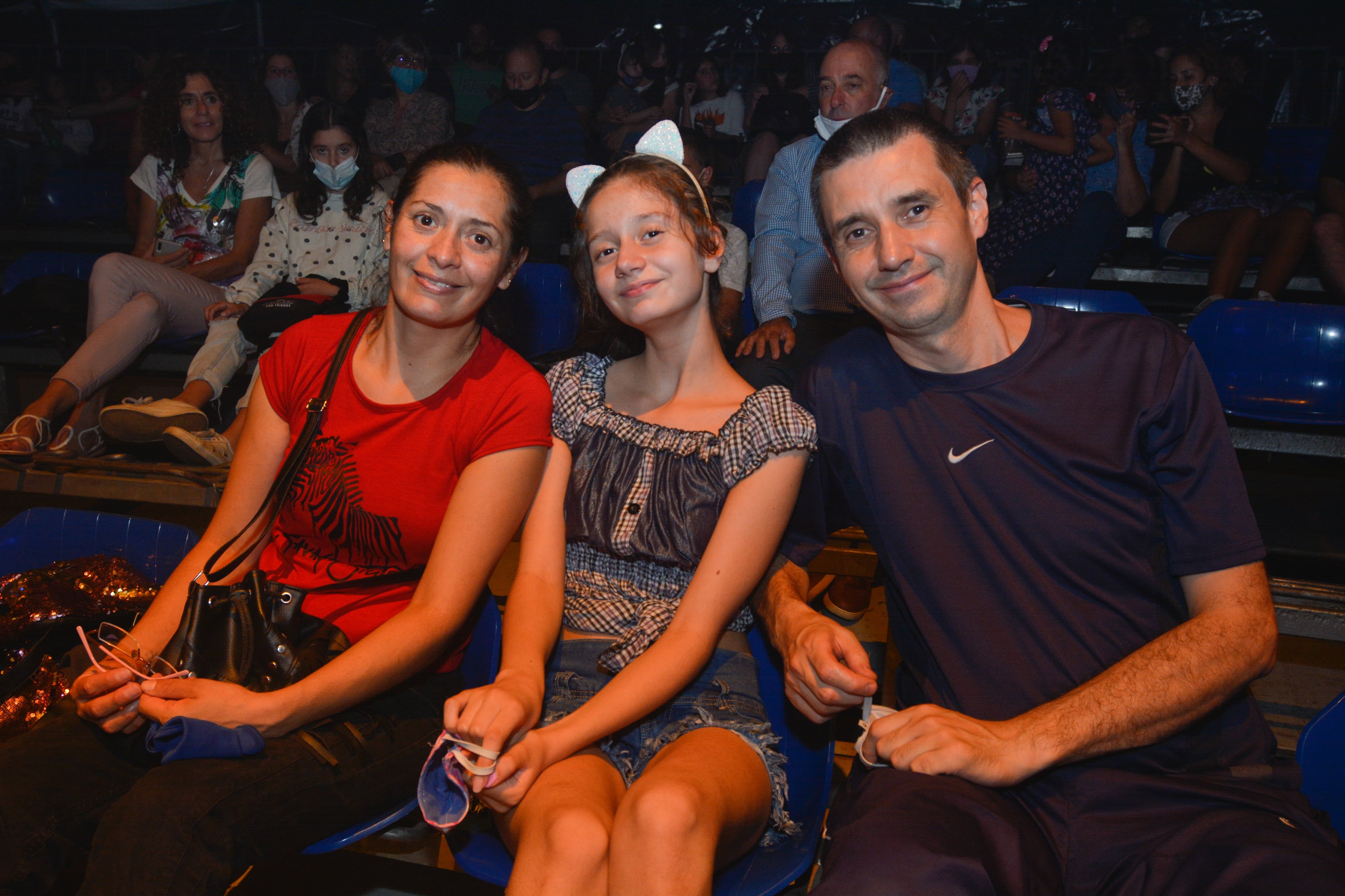 En la foto:Soledad Chamorro, Camila y Martín Lopez
Foto: Nicolás Rios / Los Andes 