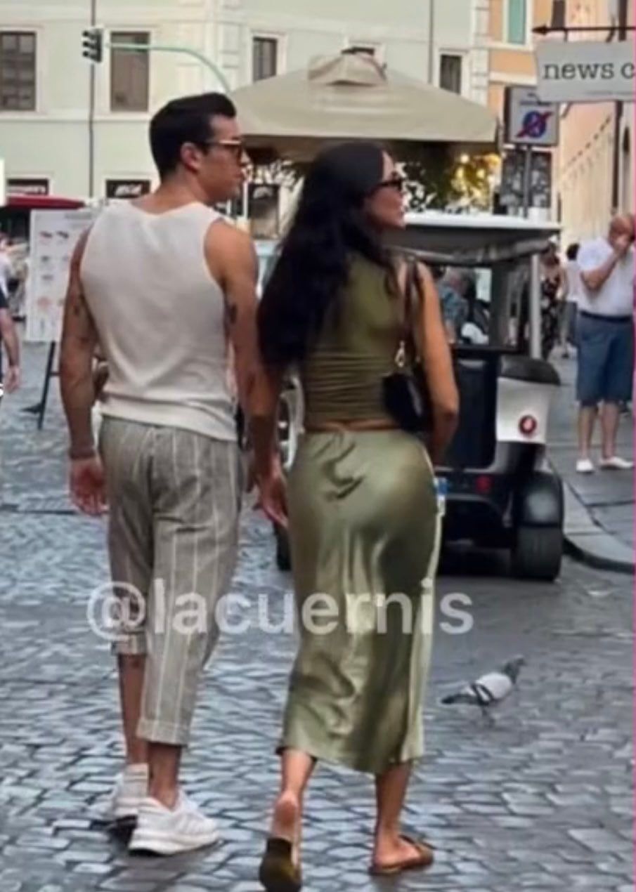 Mario Casas y Eiza González en Roma