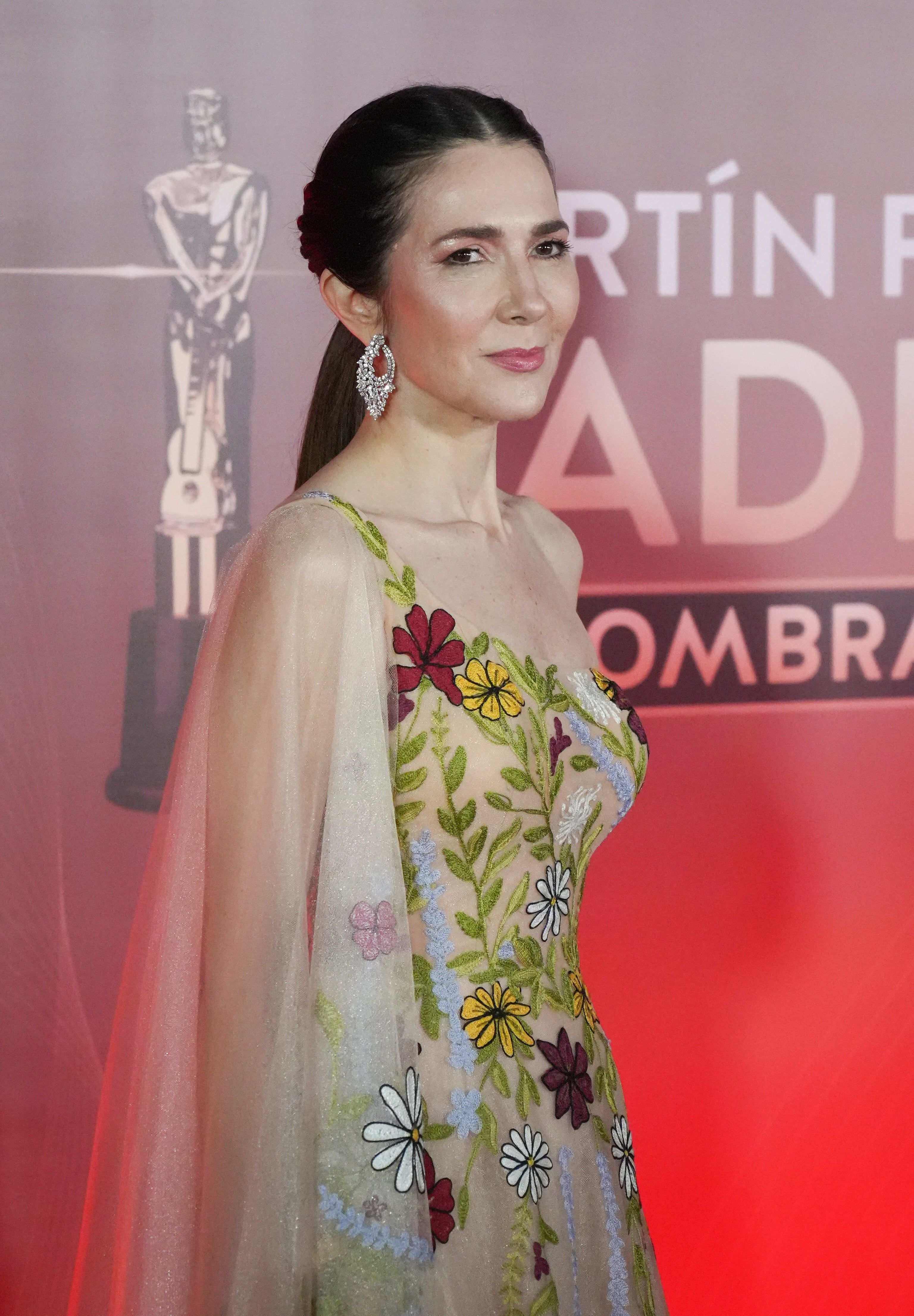 La periodista Cristina Pérez , ganadora del Martín Fierro de la radio como conductora, en la alfombra roja. Foto NA: MARCELO CAPECE