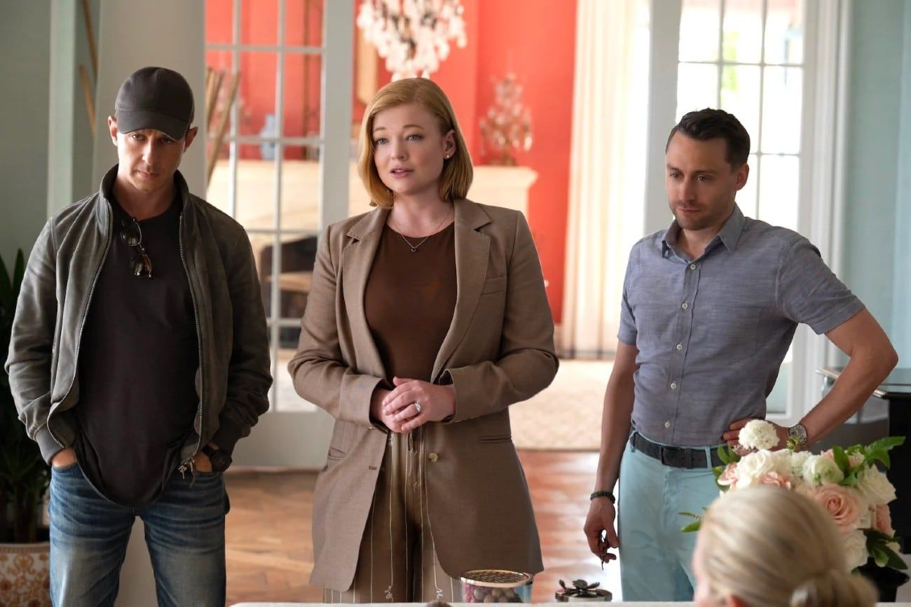Kendall (Jeremy Strong), Shiv y Roman (Kieran Culkin), negociando duro para vencer a su padre. La cuarta temporada de "Succession" ya estrenó primer capítulo en HBO Max. (HBO Max/ Claudette Barius)