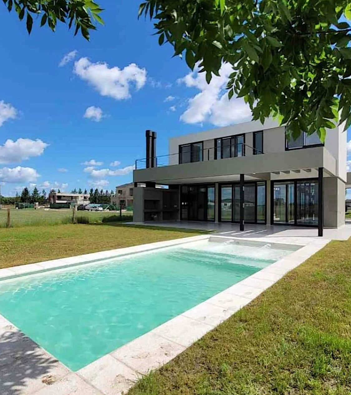 Así es la lujosa casa que Gonzalo Montiel le regaló a su hermana.