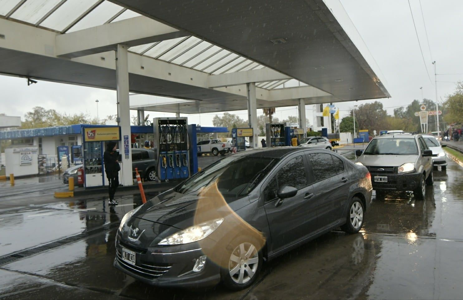 Coas vehicular en una mañana lluviosa. Orlando Pelichotti / Los Andes