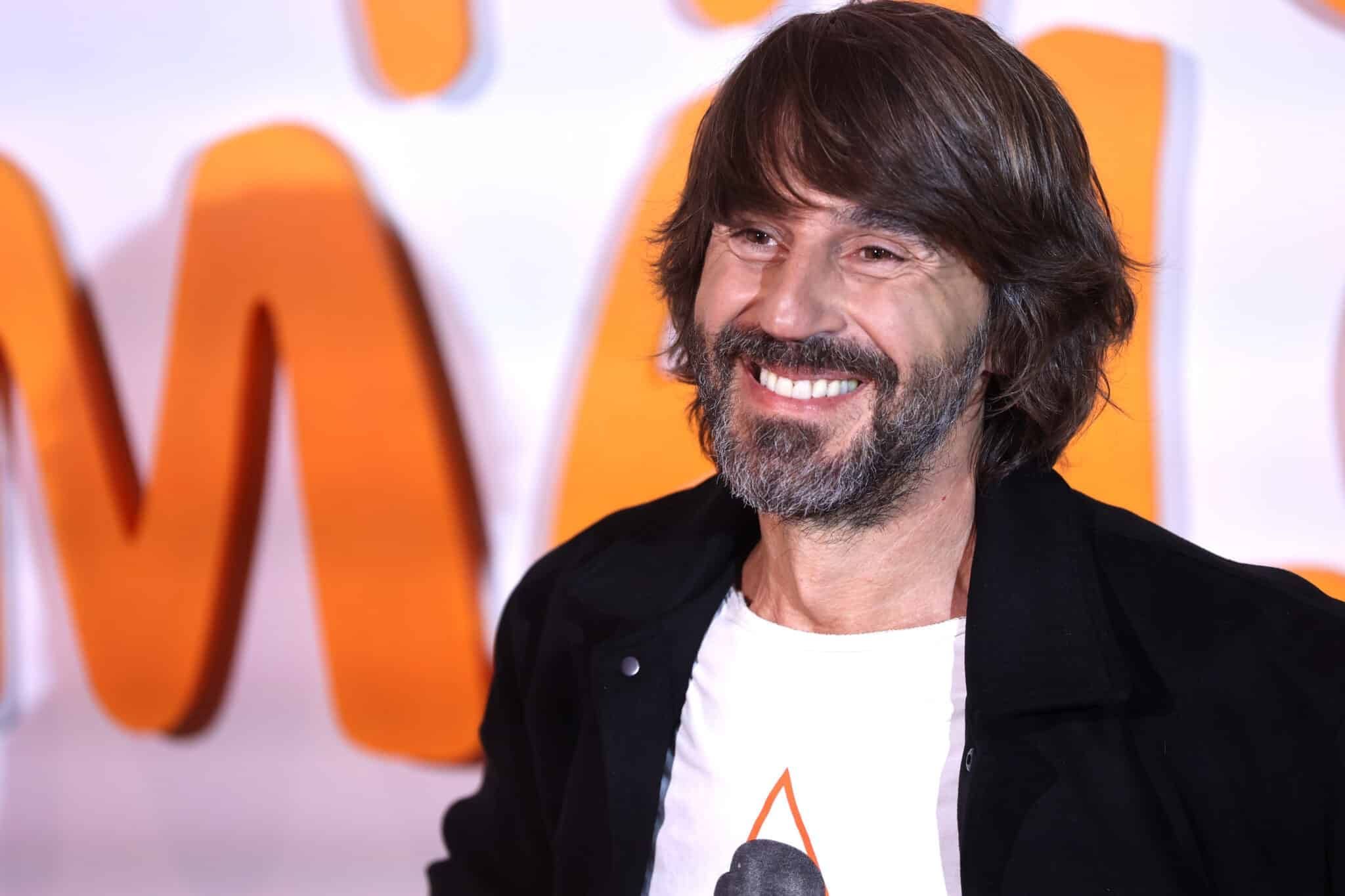 El actor Santi Millán posa durante el photocall de la presentación de la película 'Los tipos malos' en el Hotel Urso, a 15 de marzo de 2022, en Madrid.