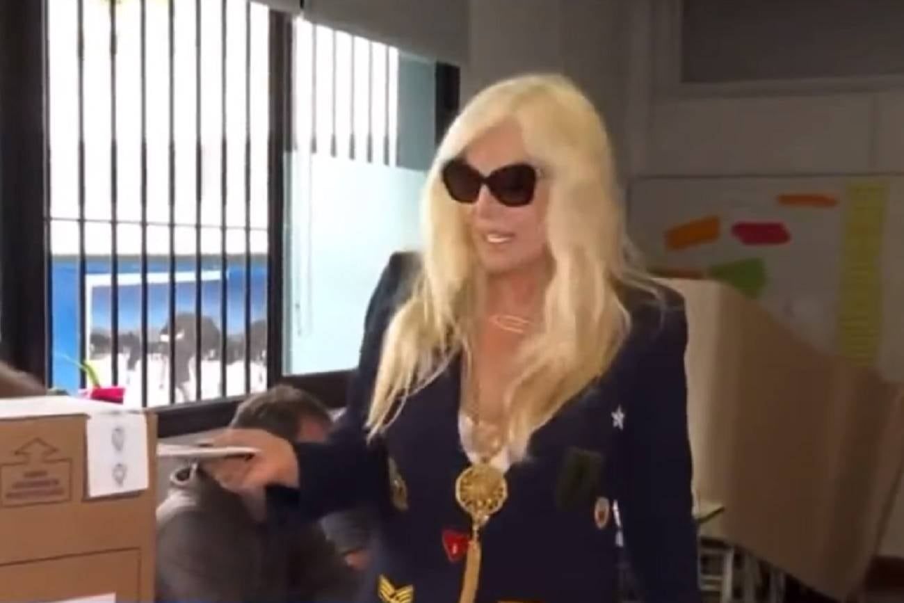 Susana Giménez emitiendo su voto en las elecciones presidenciales 2023. (Captura TN)