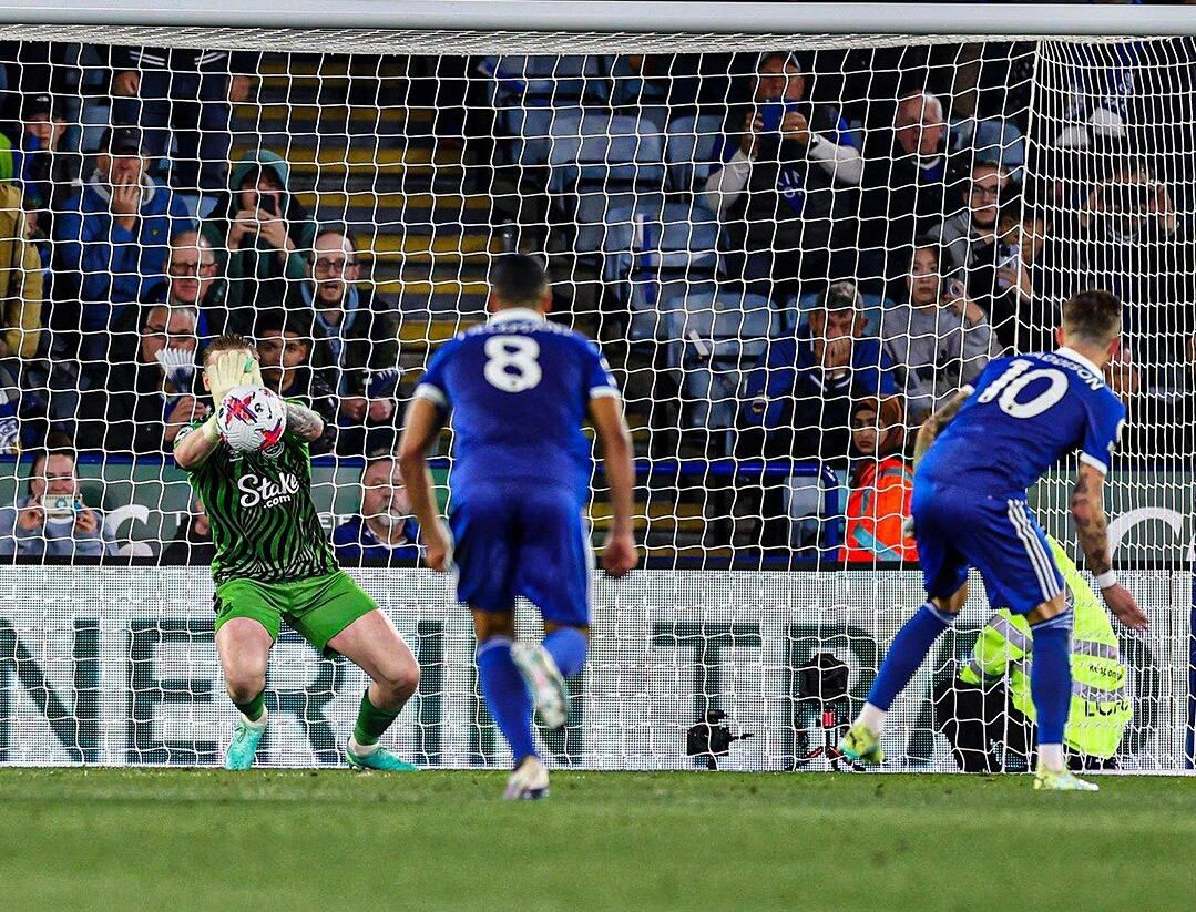 La tapada de Jordan Pickford ante Maddison