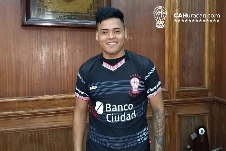Agustín Curruhinca (22).