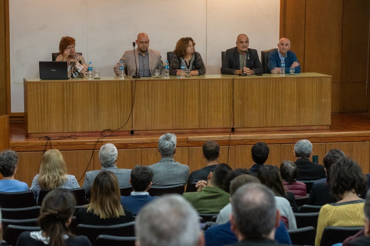 Presentación de los precios socioeconómicos en la Facultad de Ciencias Económicas de la UNCuyo. Foto: Ignacio Blanco / Los Andes 