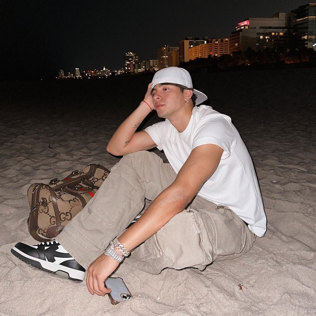 El cantante fue detenido y se enfrenta a una gran sanción.