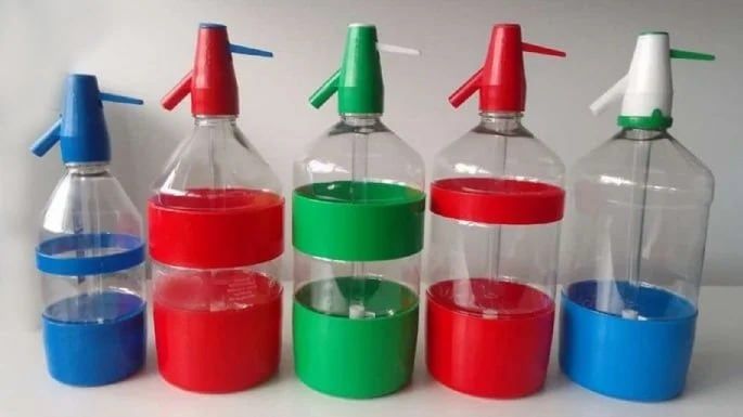 Con sifones de soda podrás hacer este maravilloso adorno.