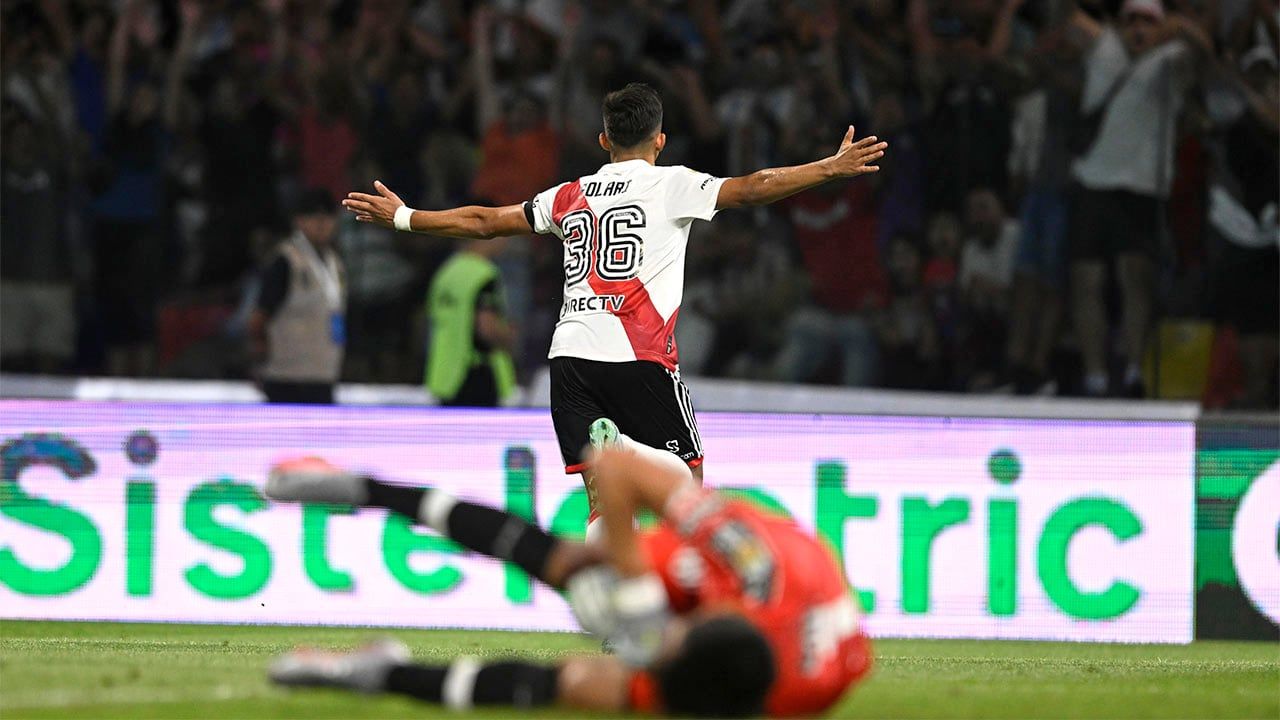 AME9840. SANTIAGO DEL ESTERO (ARGENTINA), 28/01/2023.- Pablo Solari celebra luego de anotar un gol durante el partido por la primera división del fútbol argentino entre Central Córdoba y River Plate, hoy, en el Estadio Único Madre de Ciudades en Santiago del Estero (Argentina). EFE/ Diego Haliasz 