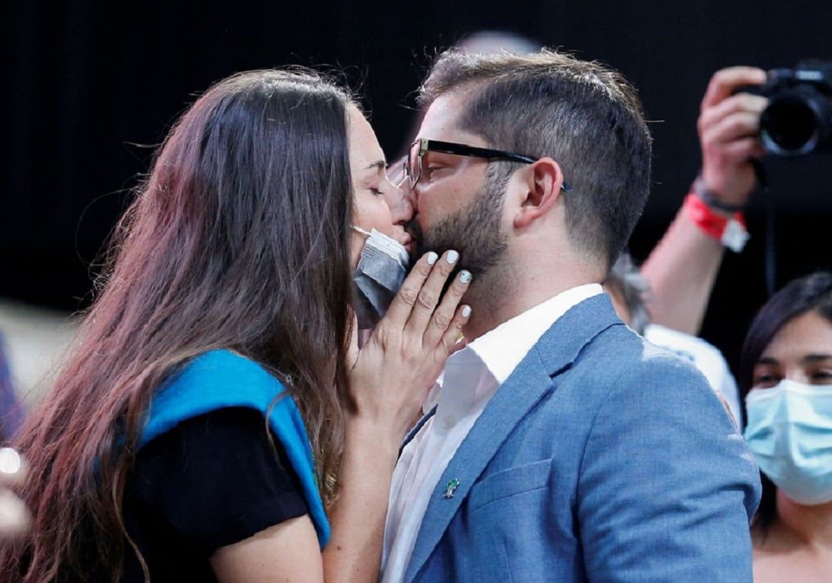 Irina Karamanos, la pareja de Gabriel Boric, nuevo presidente de Chile (Web)