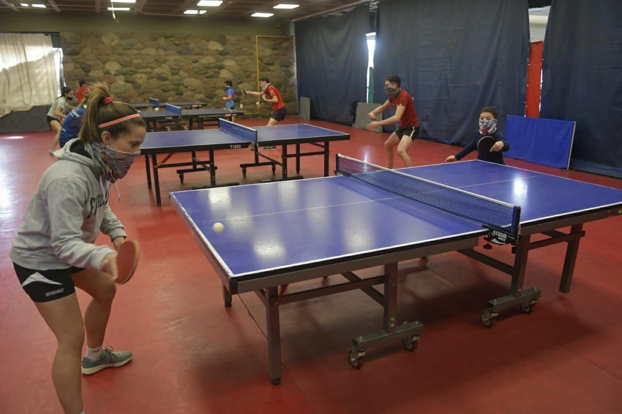 Tenis de mesa. Los clubes, desde este martes, deberán cerrar en Mendoza hasta una próxima habilitación. / Orlando Pelichotti