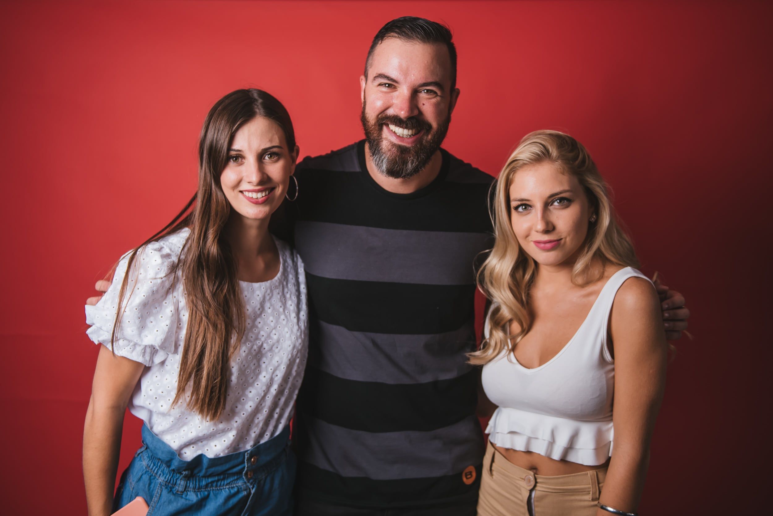 La reina de la Vendimia Mayra Tous, Martín Orozco y la virreina, Eugenia Serrani.
