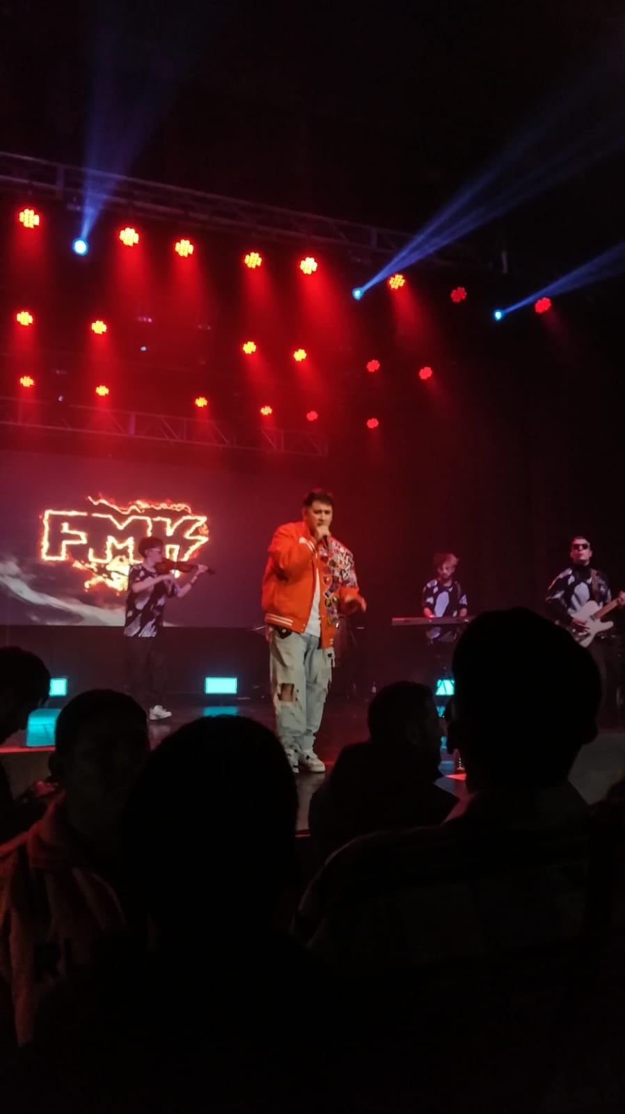 Un Teatro Plaza repleto dio fin a la gira por el país / Antonella Ramirez