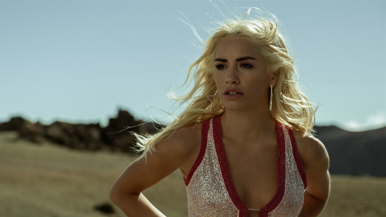 Lali en "Sky rojo" (Netflix)