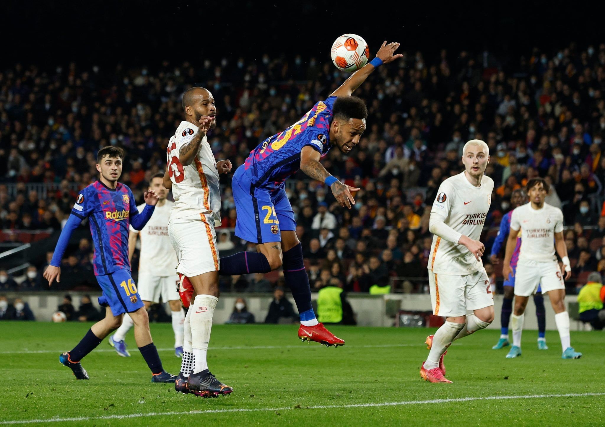 Los catalanes no pudieron ganarle al Galatasaray de Turquía.