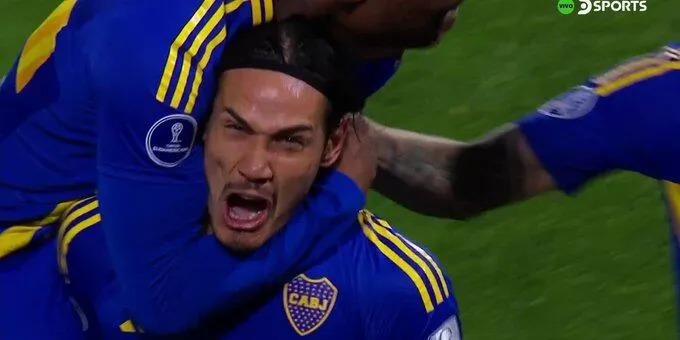 Edinson Cavani, delantero de Boca, marcando el 1-0 ante Cruzeiro, por los octavos de la Sudamericana. (Captura de TV)