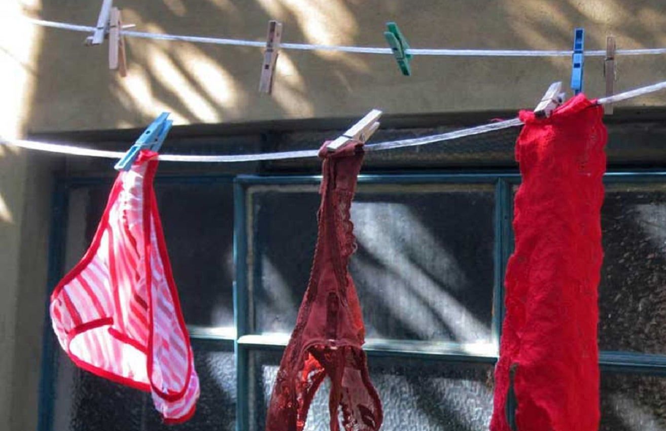 Denunció a su vecina por colgar ropa íntima a la vista de su marido en el patio -