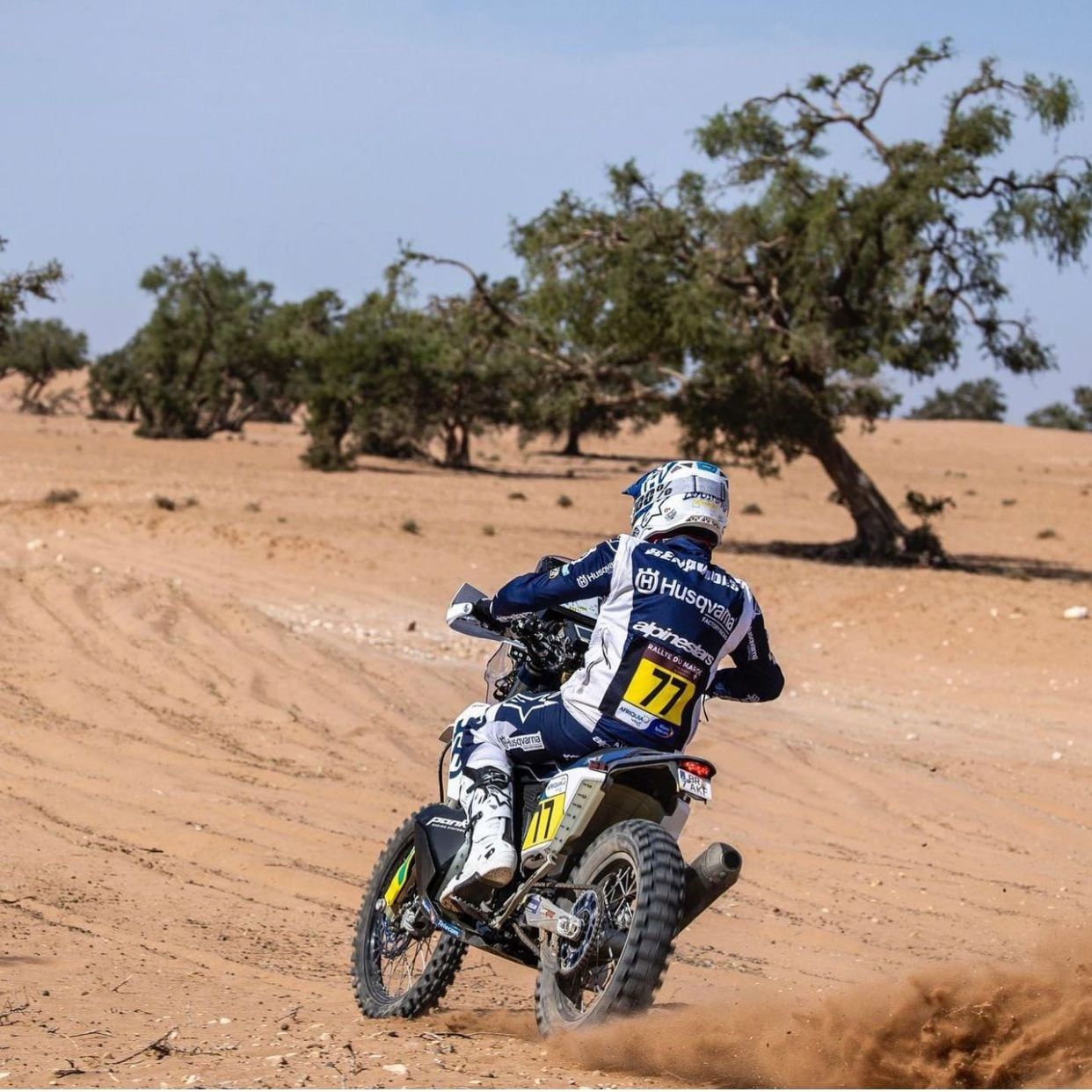 Luciano Benavides corre el Rally de Marruecos