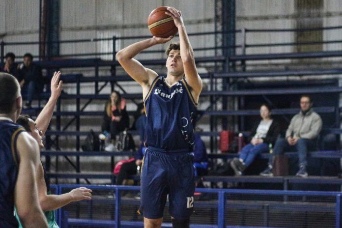 El juvenil Yago Prato de San José convirtió 12 puntos en el triunfo del Santo sobre Capital. / Gentileza.