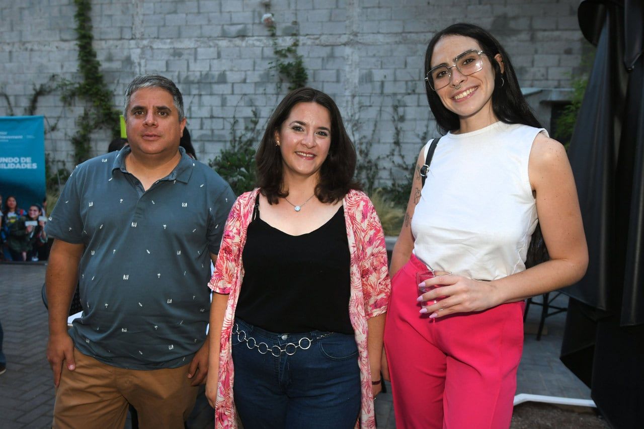 Mauricio Bertonati, Guadalupe Marchevzky y Leonela Villar
