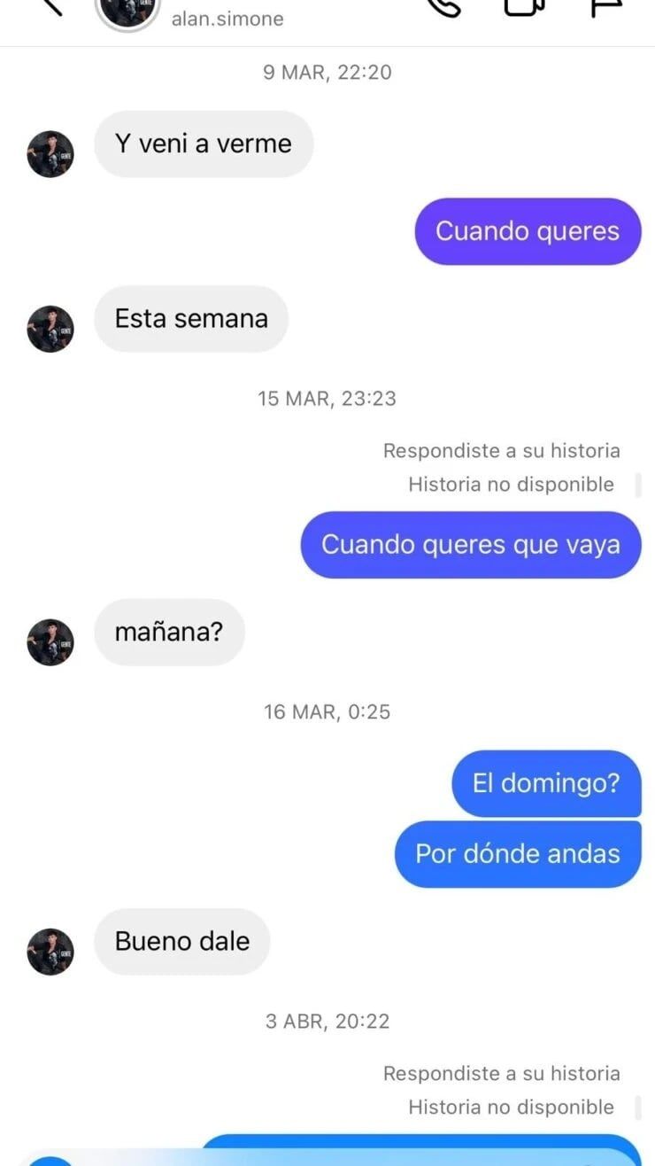 Unos chat afirman que el joven le habría sido infiel a Sabrina.