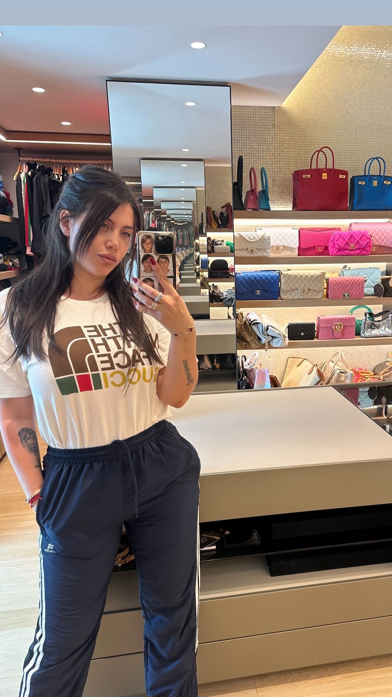 La extrema seguridad que Wanda Nara colocó para proteger sus bolsos, carteras y zapatos.
