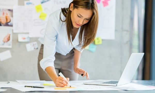 Con el Coaching no sólo conseguiremos lo que nos proponemos, sino que dejaremos de ser víctimas de todo lo que nos sucede, proyectando en los demás la causa de todos nuestros problemas, para convertirnos en protagonistas de nuestras vidas.