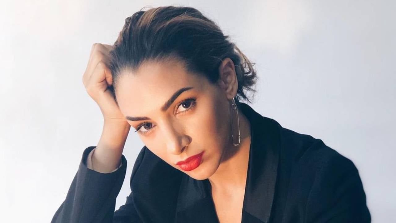 Thelma Fardin se animó al modelaje y mostró su costado más sensual con un imponente conjunto de lencería