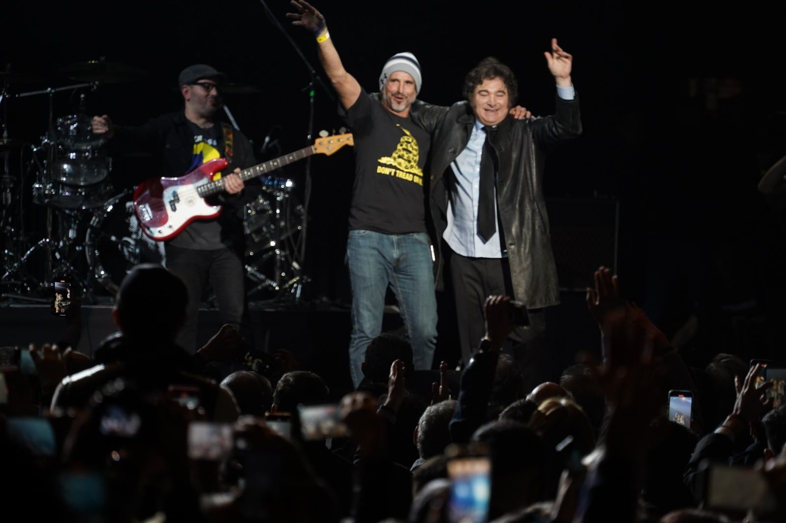 Javier Milei abrió su acto en el Luna Park con un show musical. Foto: Clarín