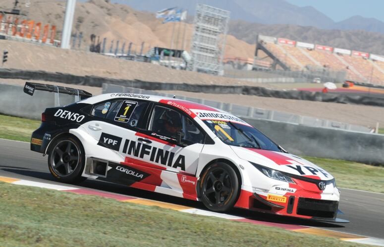 Matías Rossi se impuso en la carrera clasificatoria en San Juan