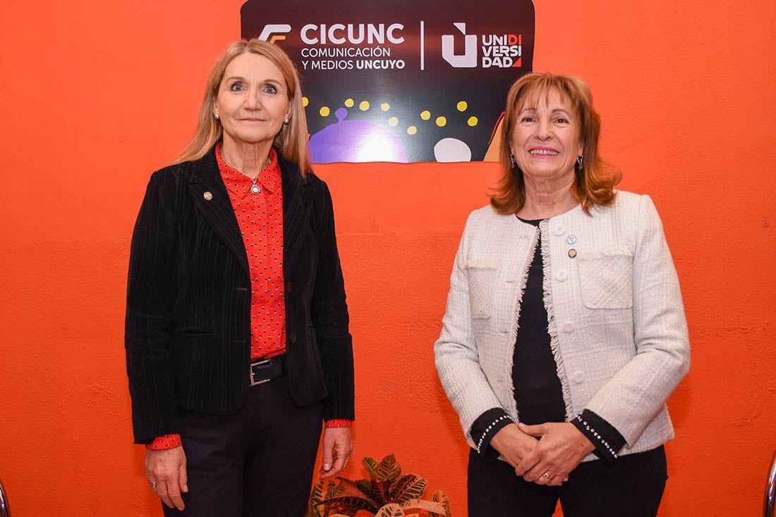 La imagen se tomó durante el debate de candidatas a rectora de la UNCuyo: Adriana García y Esther Sánchez.
Foto: Mariana Villa / Los Andes