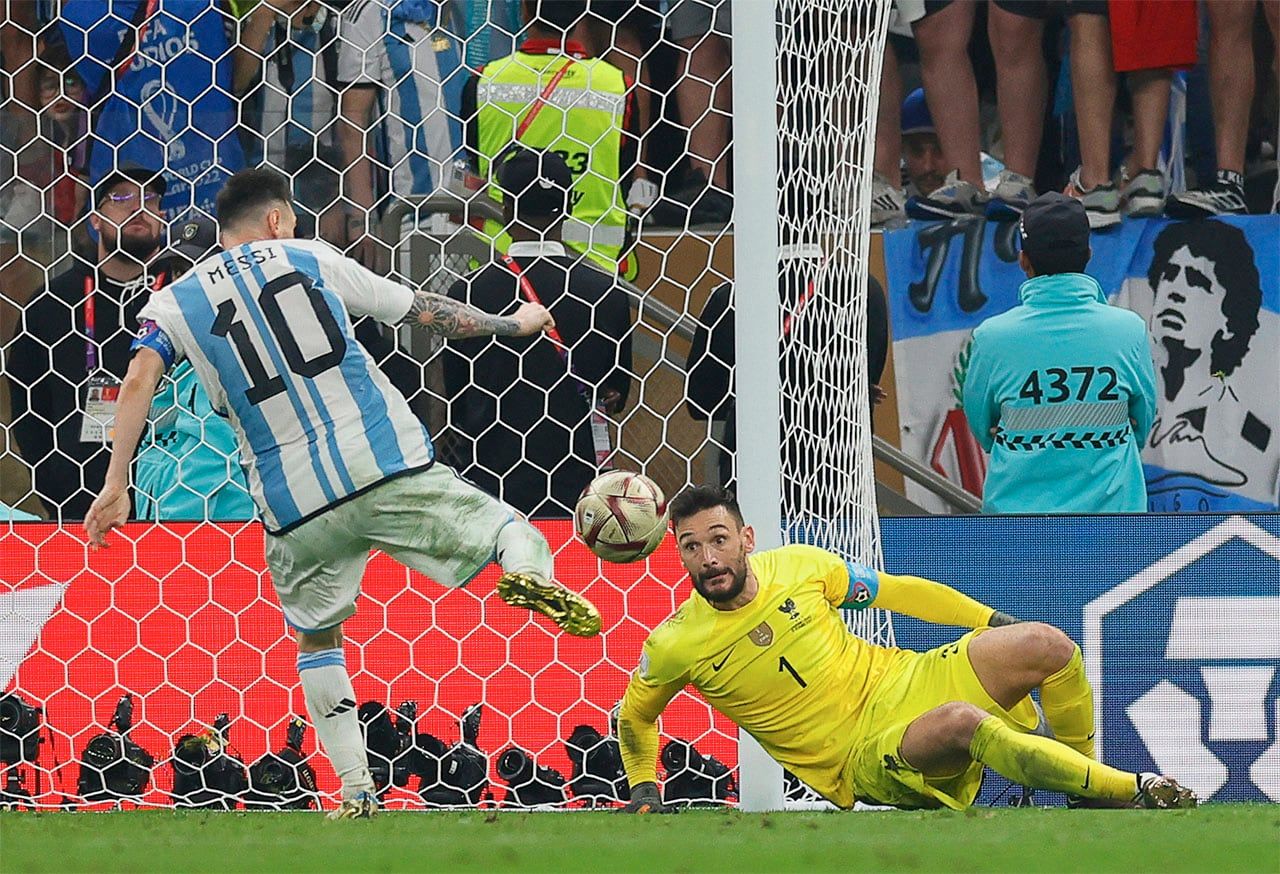 Messi mete el tercer gol argentino en la final del Mundial. / EFE