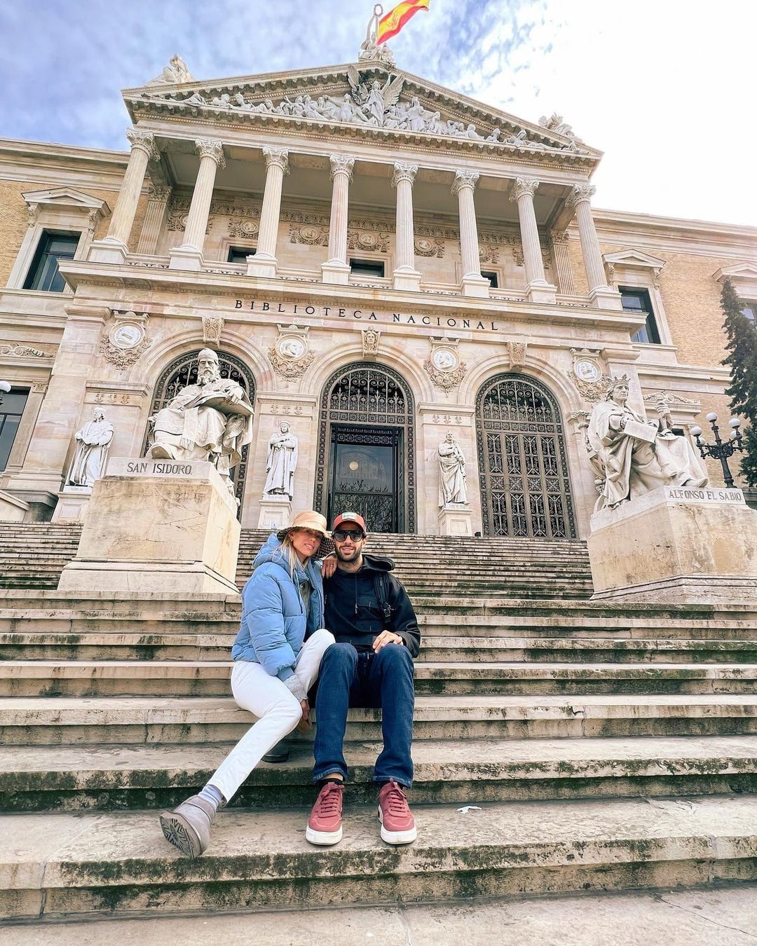 "Acompañar a mi pareja en sus proyectos mientras mis hijas cumplen sus días de vacaciones con su papá (así como los tuvieron antes conmigo, mismos días, de lo que hay fotos y también para atrás con quien han ido a esquiar, Miami, Disney, Uruguay, Salta etc etc ) ¡es importante para mí!”