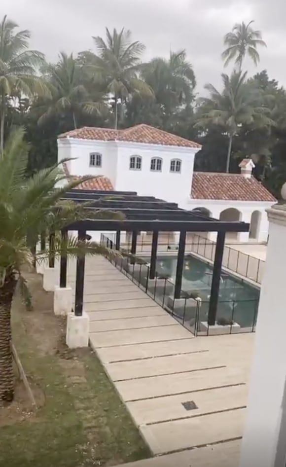 La vista desde afuera de la lujosa casa en Puerto Rico