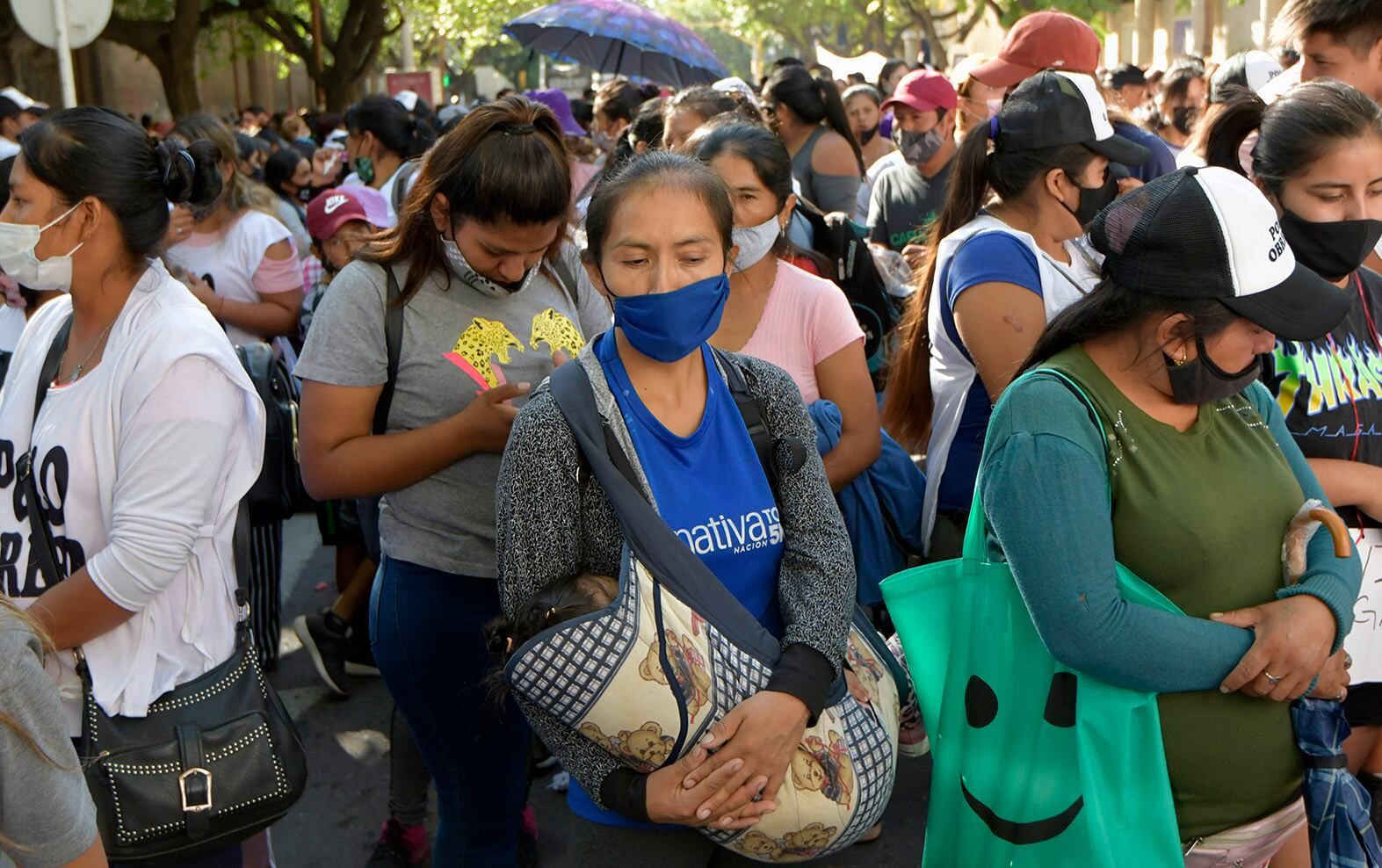 Dirigentes sociales relaman no al ajuste, más planes sociales, ayuda económica a comedores, canasta escolar y no pagar al FMI (Marcha del Polo Obrero del 15 de febrero). Foto: Orlando Pelichotti / Los Andes