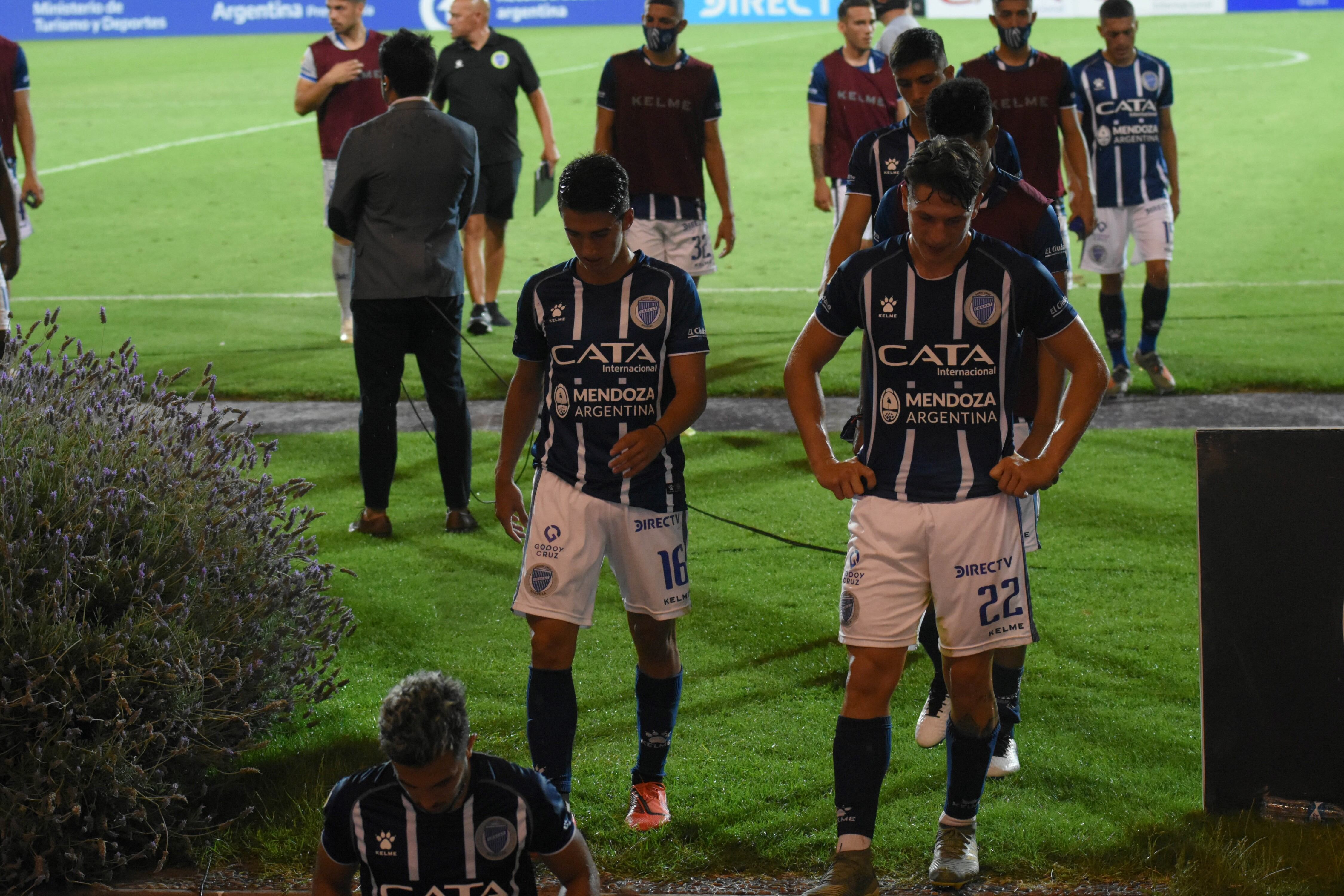 Godoy Cruz tiene un solo gol a favor en los últimos cuatro partidos y no consigue revertir la mala imagen. / Los Andes