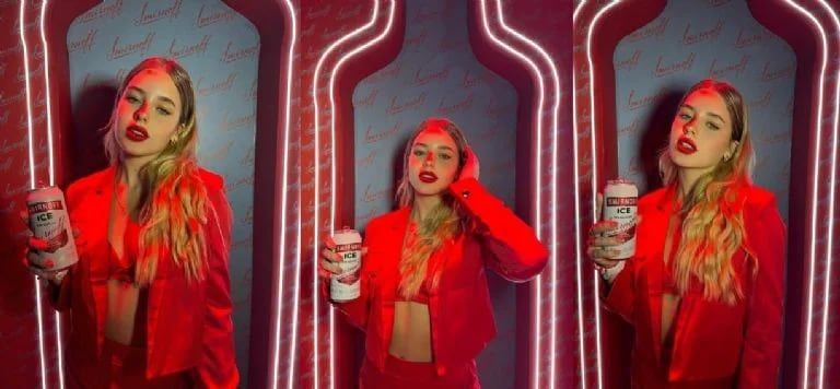 La ex Gran Hermano eligió el rojo fuego para su ropa.