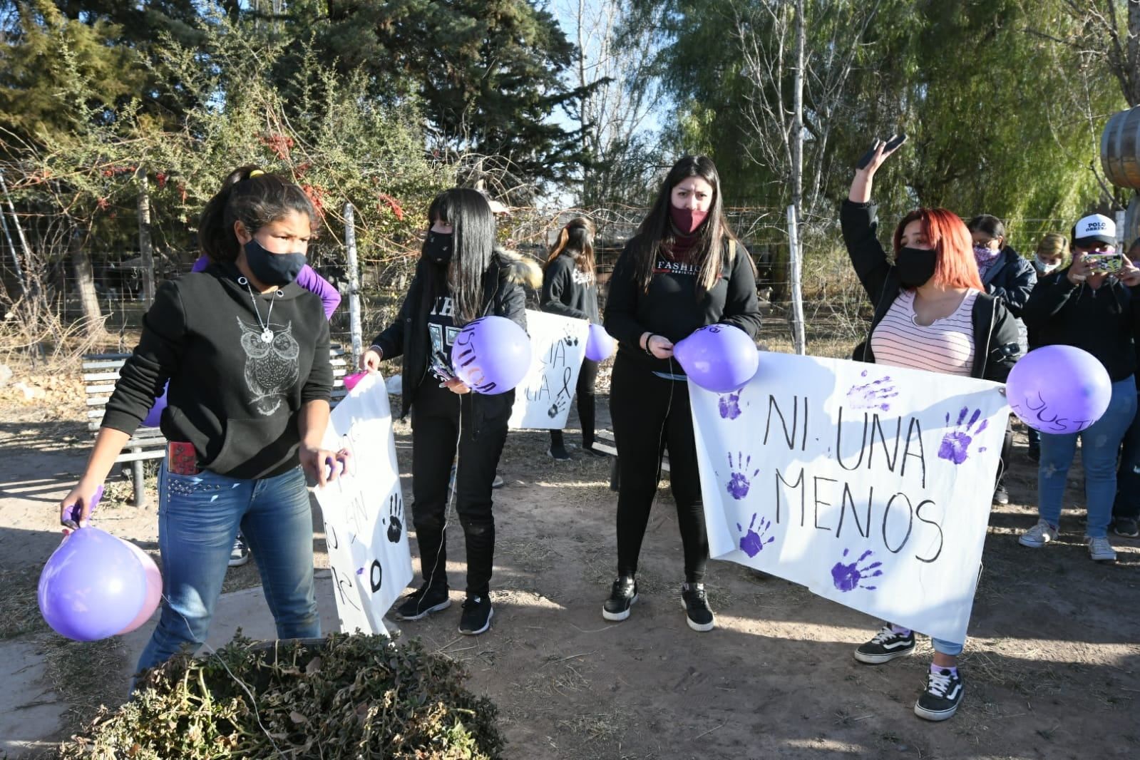 Los vecinos de Lucía salieron a la calle para reclamar justicia por el femicidio de la adolescente.