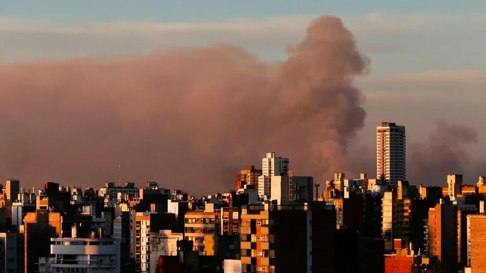 El humo afecta fuertemente a Rosario - Gentileza Infobae